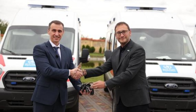 WHO schenkt Ukraine 11 Rettungswagen