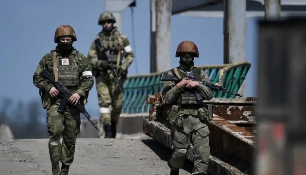 На Луганщині росія узаконила обіг зброї