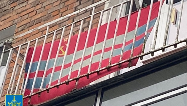 Прапор на балконі та зброя у квартирі: на Львівщині судитимуть любителя «русского міра»