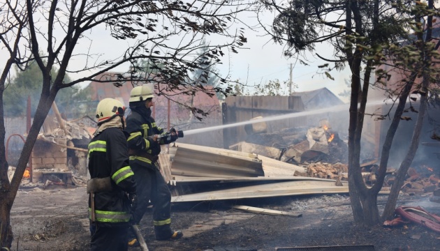 На Харківщині через обстріли рф горіли чотири будинки та сім господарчих споруд