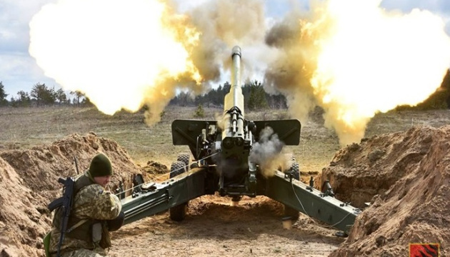 Ukrainian forces destroy Russian Giatsint-B gun, truck with ammunition