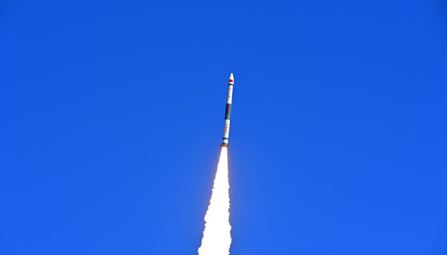 Китай запустив у космос два експериментальні супутники