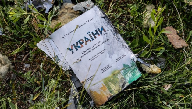In occupied settlements, invaders stripping libraries of Ukrainian books
