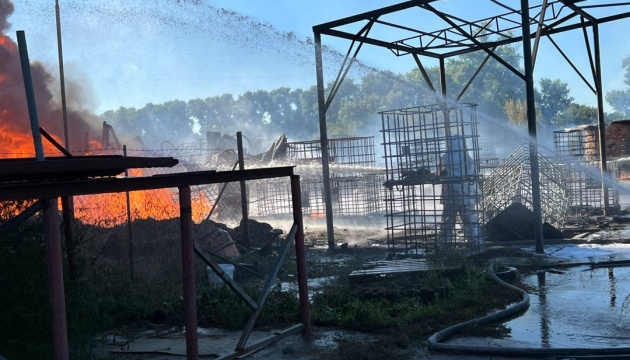 Пожежу на підприємстві у Борисполі ліквідували