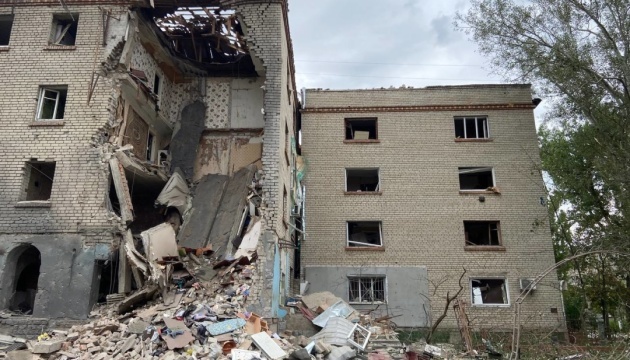 Explosions rock Nova Kakhovka, apartment block reported damaged