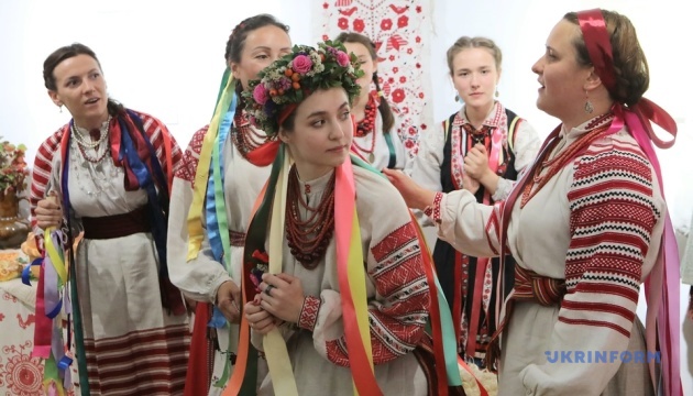 У Софії Київській відкрилася виставка про український весільний обряд