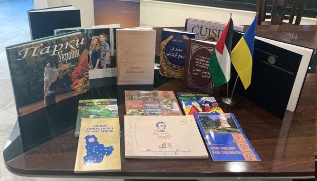 Проєкт «Українська книжкова поличка» підтримали вже 18 країн 