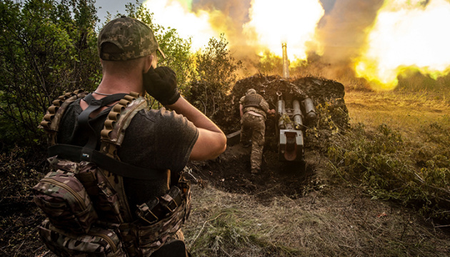 Ukraine’s artillerymen destroy convoy of Russian military vehicles in Donetsk region