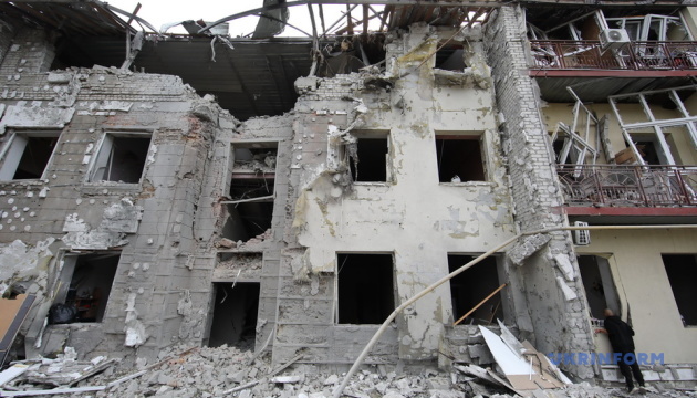 Обстрел жилого дома в Харькове: есть погибший и раненые
