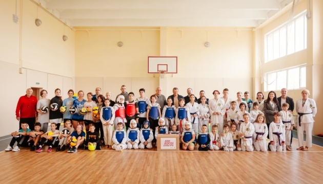 Parimatch Foundation передав сучасне обладнання закладам освіти Київщини