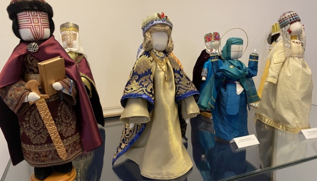 У Києві відкрилася виставка ляльок «Князівни та княгині України», організована представницями діаспори  