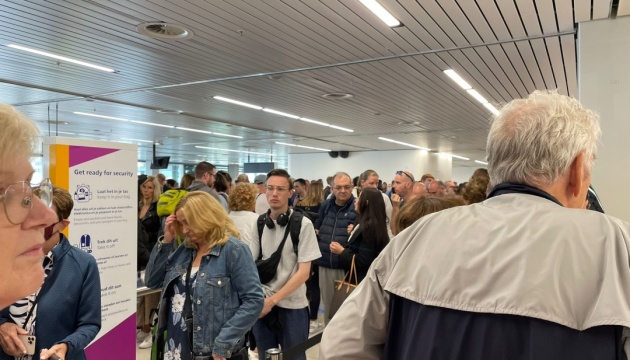В аеропорту Амстердама – багатогодинні черги, мандрівники не встигають на літаки