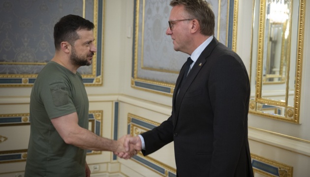 Selenskyj empfängt Verteidigungsminister Dänemarks und Estlands