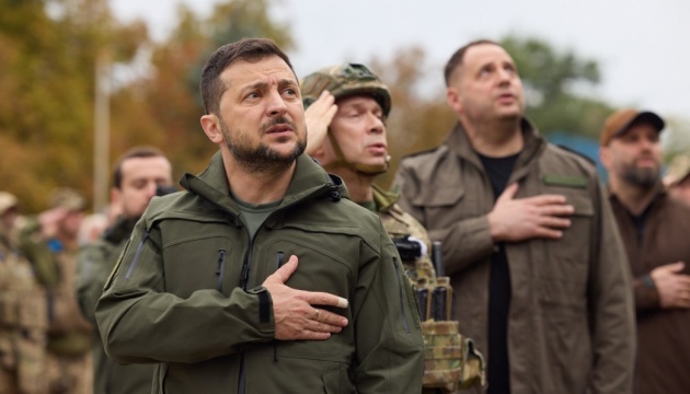 Zelenskyj vztýčil ukrajinskú vlajku v meste Izyum