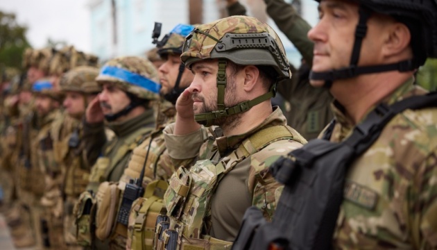 Amid Ukrainian counteroffensive, hundreds of Russian soldiers captured - President