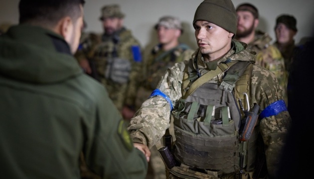 Selenskyj verleiht Auszeichnungen an Soldaten in Region Charkiw