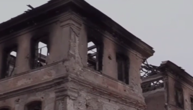 россияне превратили в руины старейшую школу Мариуполя