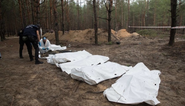 イジューム集団埋葬地の遺体検死初日　ゼレンシキー宇大統領「ロシアは死と苦しみしか残さない」