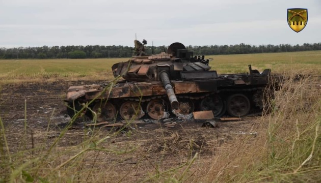 Spezialeinheit „Weiße Wölfe“ zerstört in nur einer Nacht 10 russische Kampfpanzer