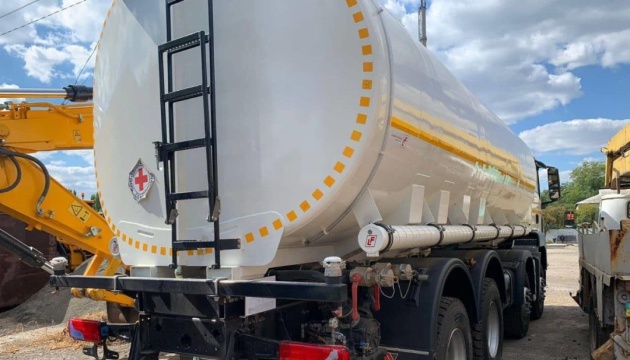 Червоний Хрест передав Слов’янську вантажівку для підвозу води і потужні генератори