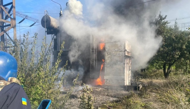 російські війська обстріляли Слов'янську ТЕС - спалахнула пожежа
