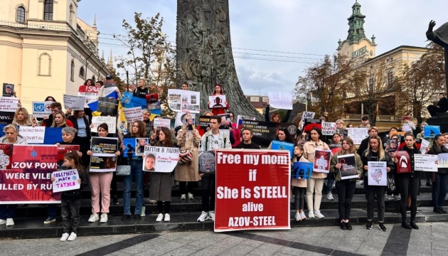 В Україні та за кордоном відбулися масові флешмоби на підтримку жінок-військовополонених