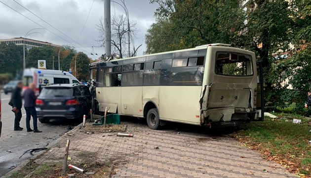 У Києві в ДТП постраждали 23 пасажири маршрутки