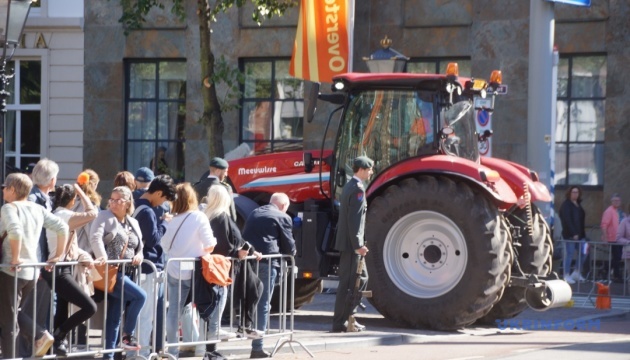 У Нідерландах поліція затримала фермерів-протестувальників на 40 тракторах