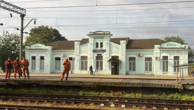 Харківщина: розчистили 117 кілометрів доріг та усунули 15 пошкоджень залізничних колій