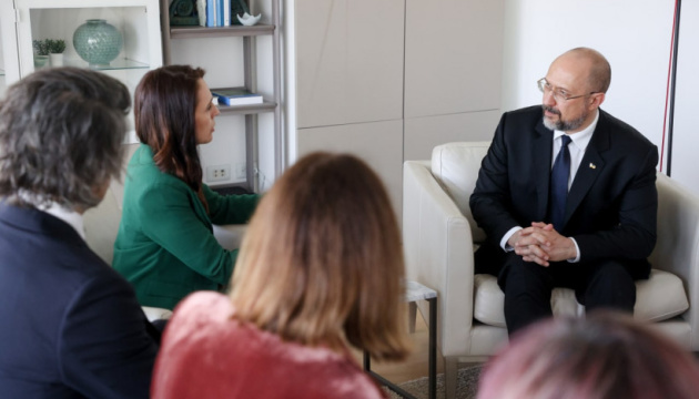 Шмигаль обговорив із прем’єркою Нової Зеландії притягнення керівництва рф до відповідальності