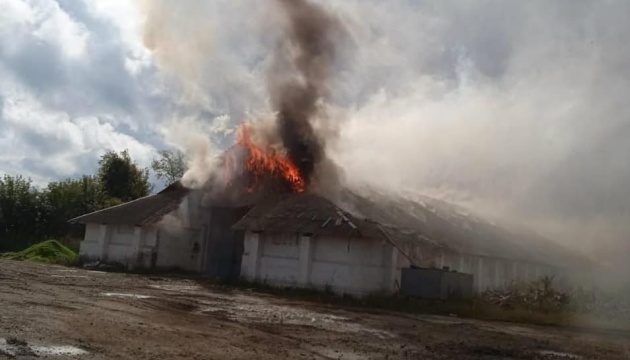 На Сумщині внаслідок обстрілів пошкоджені п'ять приватних будинків та школа