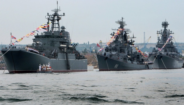 Four missile carriers armed with 28 Kalibr missiles on alert in Black Sea 