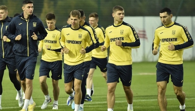 У першому тренуванні у Кракові взяли участь 23 футболісти збірної України