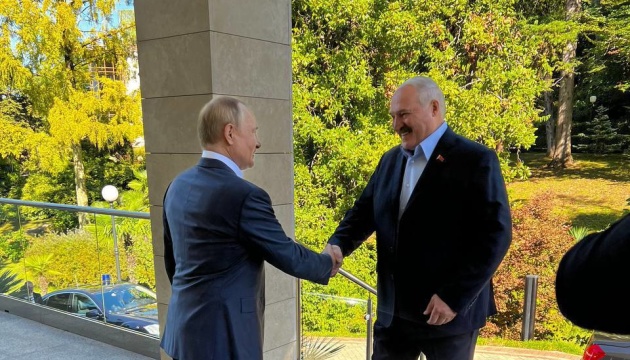 Lukaschenko besucht Putin