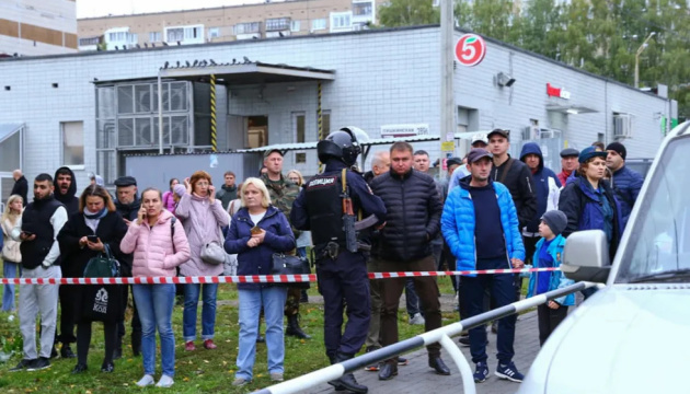росіяни розганяють фейк, що до розстрілу дітей в школі Іжевська начебто причетна Україна