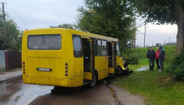 На Львівщині рейсовий автобус потрапив у ДТП – серед постраждалих є діти