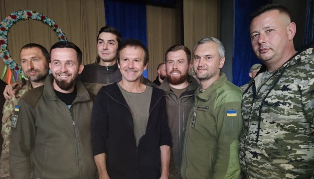 Вакарчук дав концерт для українських захисників