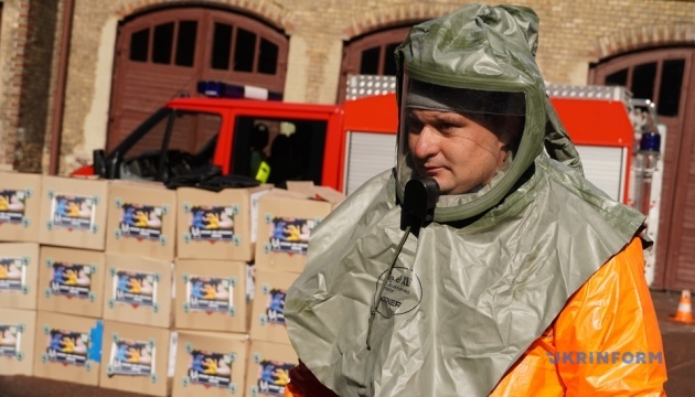Львівські рятувальники отримали зі США захисні «шоломи» на випадок хімічної та ядерної атаки