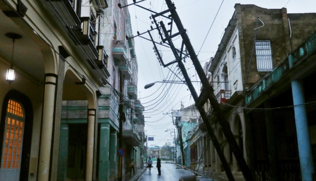 На Кубу обрушився ураган – вся країна залишилась без світла