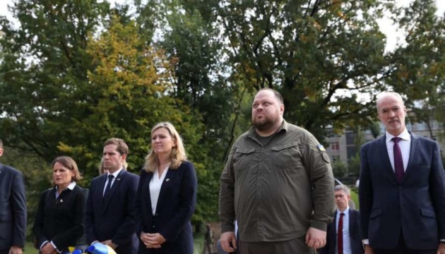 Стефанчук та спікерка французького парламенту вшанували пам’ять жертв розстрілів у Бабиному Яру