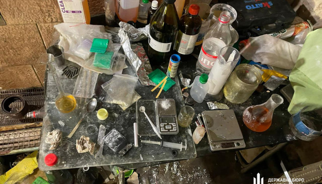Нелегальная лаборатория на Буковине в промышленных масштабах производила наркотики