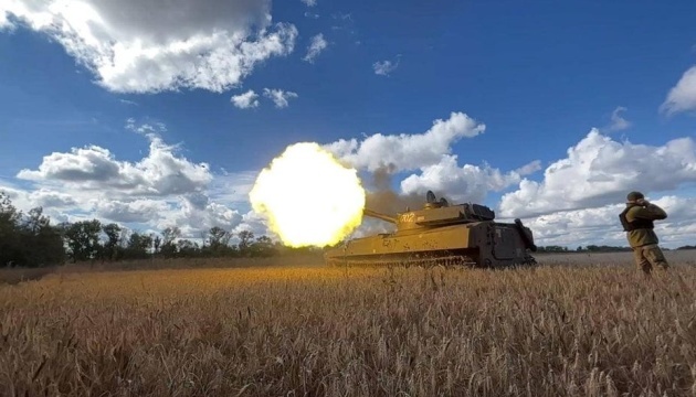 Ukrainian marines destroy enemy's ammunition depot, three Giatsint guns