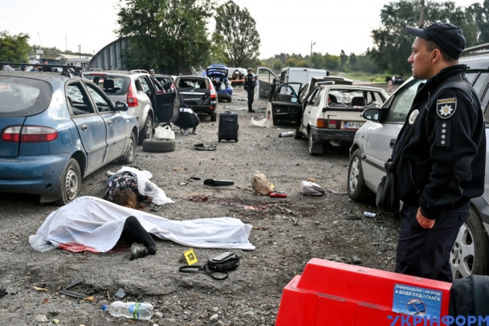 Розстріляна колона у Запоріжжі - 25 загиблих, близько 50 поранених / Фото: Дмитро Смольєнко, Укрінформ