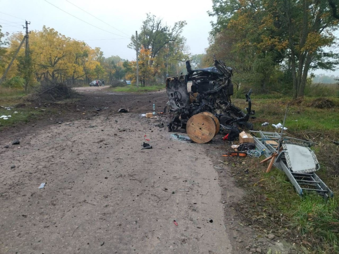 Vehículo con empleados de Ukrtelecom explota en mina enemiga en la región de Sumy
