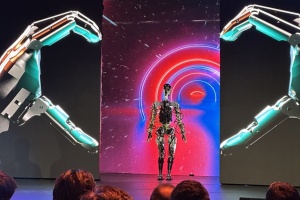 Маск показав робота-гуманоїда Optimus  - планує випустити до мільйона одиниць