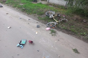 На Київщині водій на смерть збив двох дівчаток