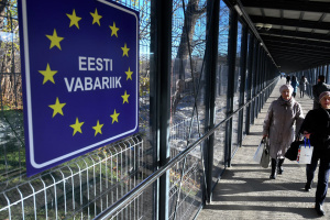Власти рф на грузовиках вывезли украинских беженцев с эстонской границы