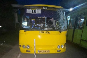 У Тернополі в зіткненні автобуса та маршрутки постраждали п'ятеро людей