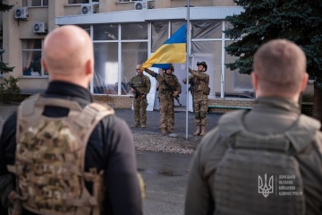 Bandera de Ucrania izada oficialmente sobre el Lyman liberado