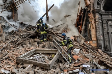 Hallan 19 muertos bajo los escombros de los edificios en Zaporiyia